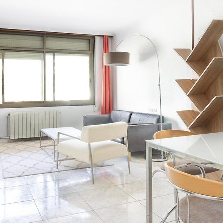 Charming Rooms In Shared Apartment Near Camp Nou Barcelona Exterior photo
