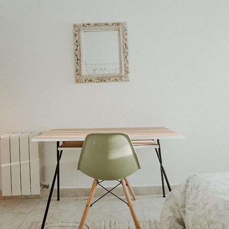 Charming Rooms In Shared Apartment Near Camp Nou Barcelona Room photo