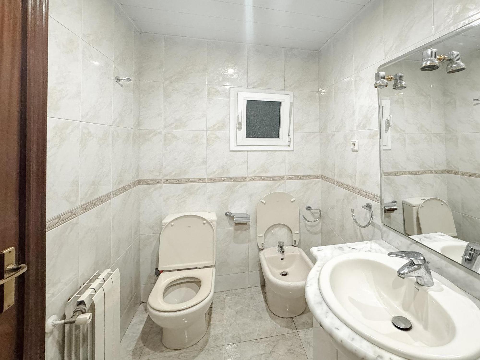 Charming Rooms In Shared Apartment Near Camp Nou Barcelona Exterior photo