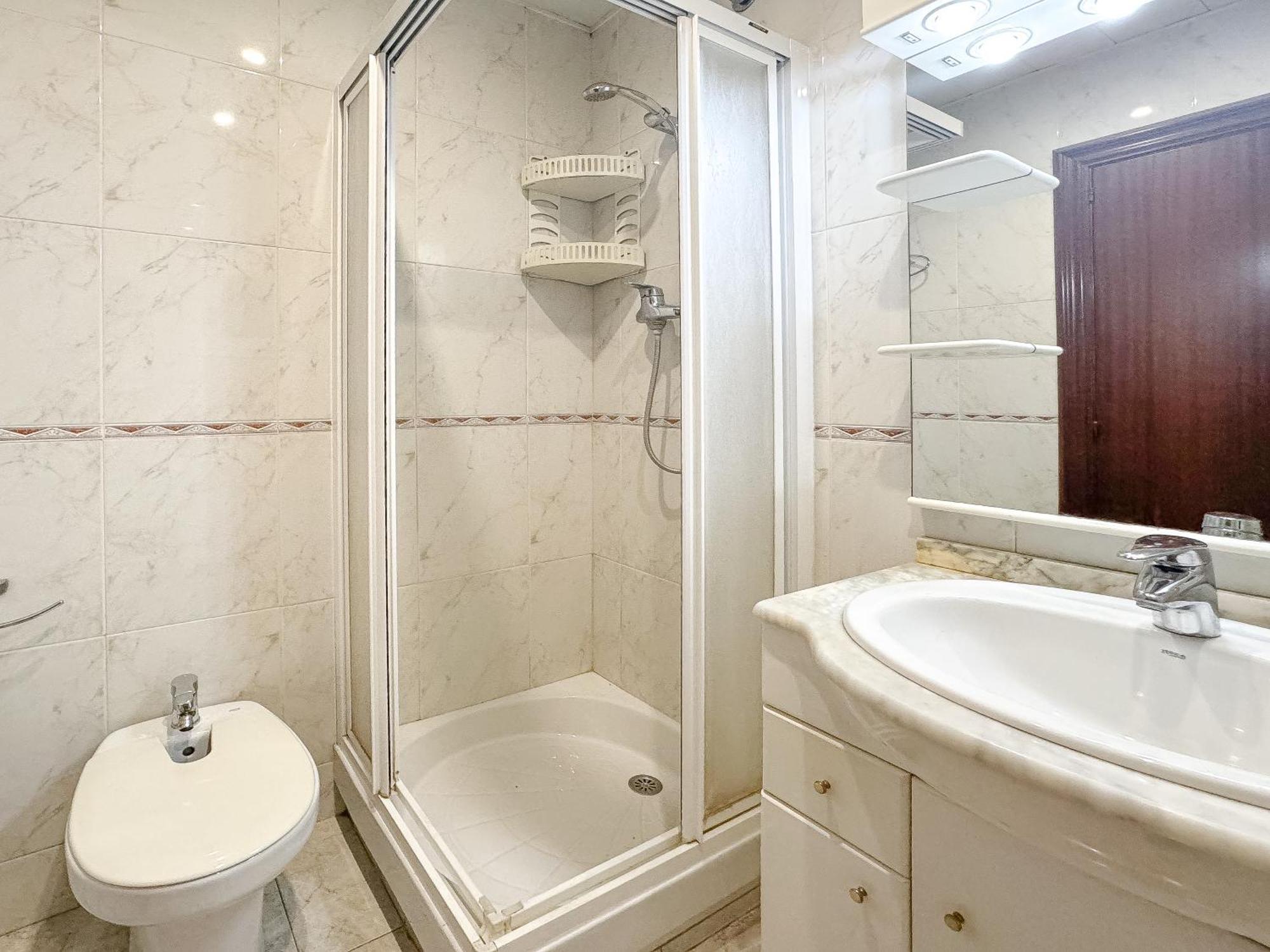 Charming Rooms In Shared Apartment Near Camp Nou Barcelona Exterior photo
