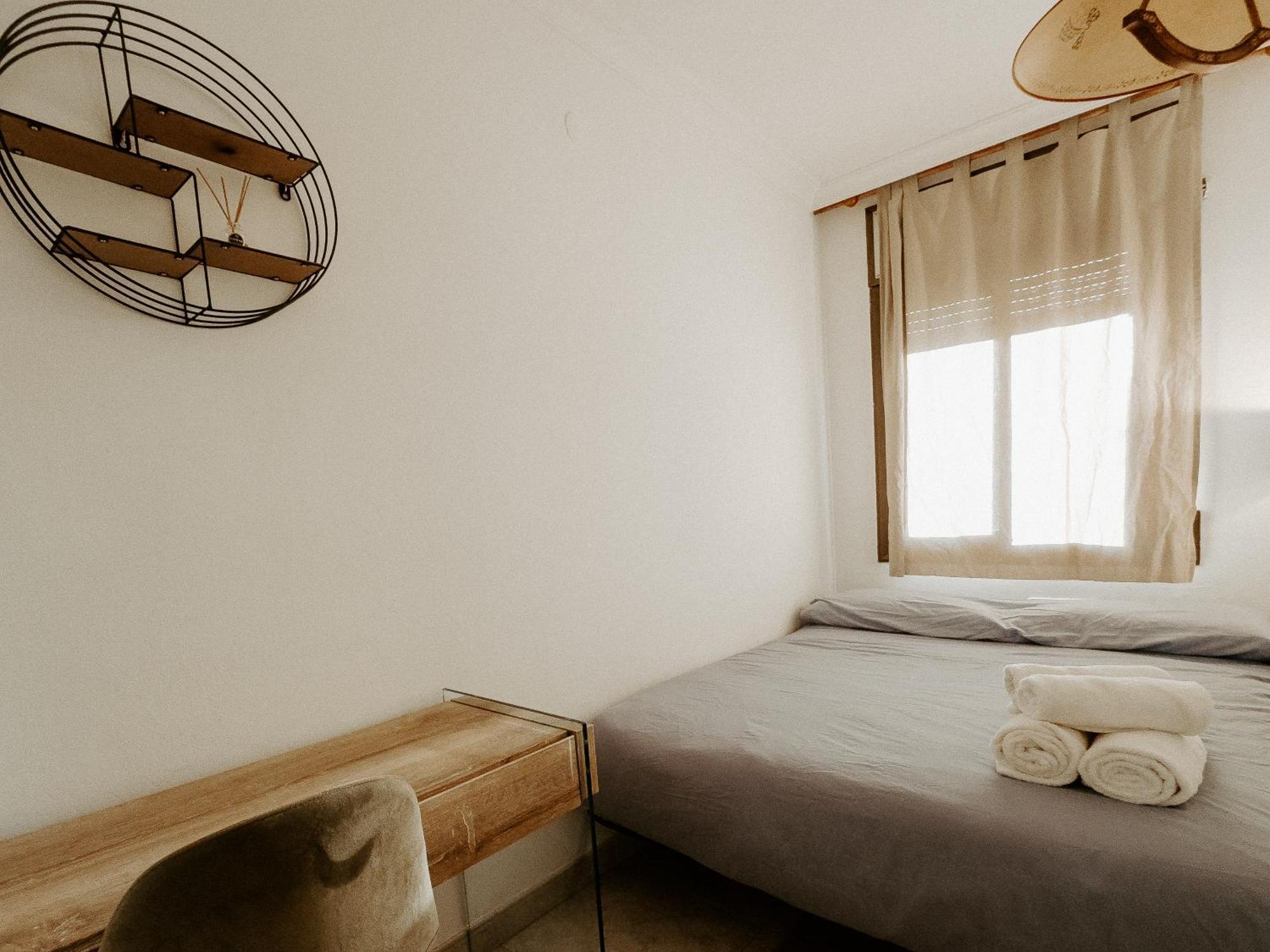 Charming Rooms In Shared Apartment Near Camp Nou Barcelona Room photo