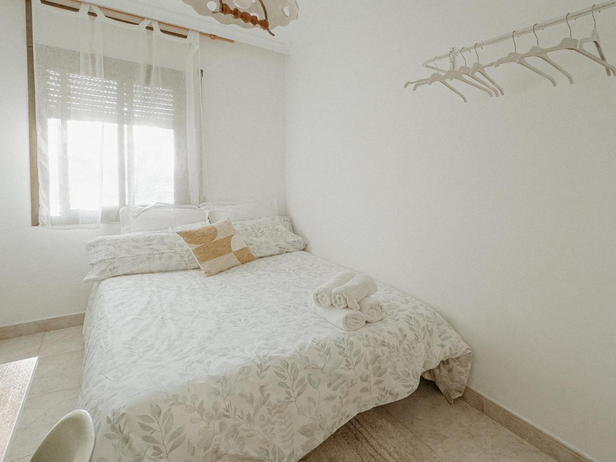 Charming Rooms In Shared Apartment Near Camp Nou Barcelona Room photo