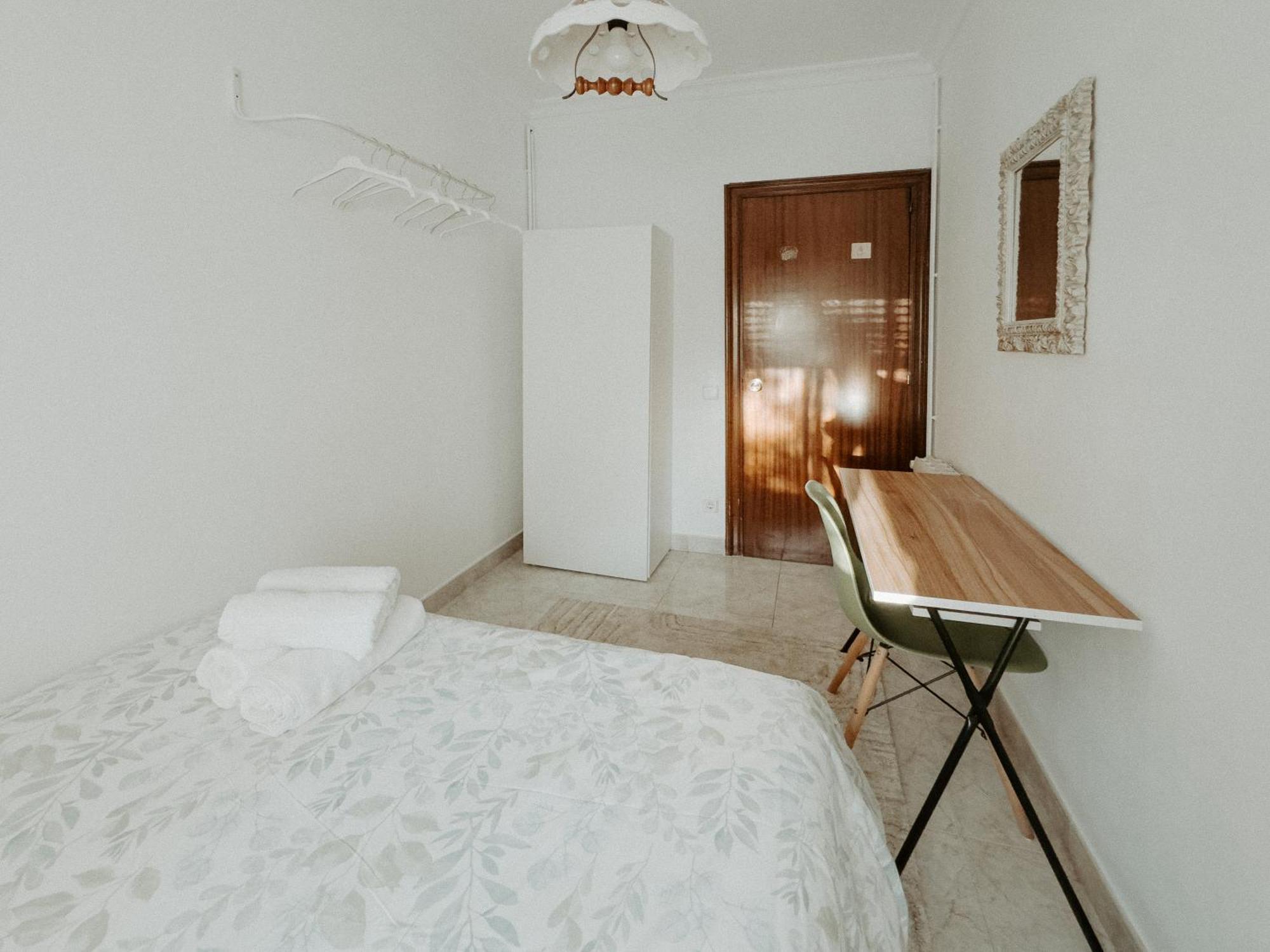 Charming Rooms In Shared Apartment Near Camp Nou Barcelona Room photo