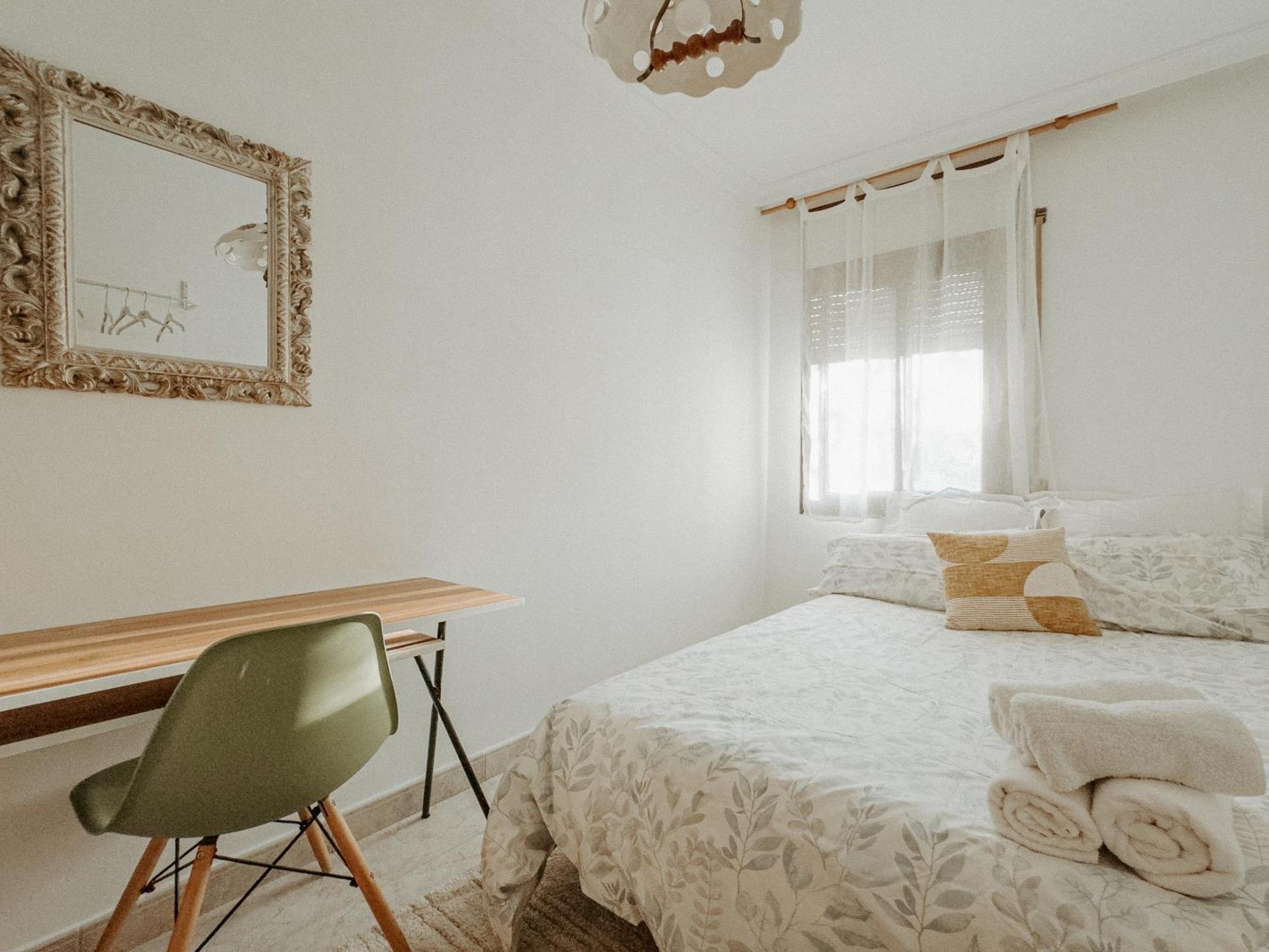 Charming Rooms In Shared Apartment Near Camp Nou Barcelona Room photo