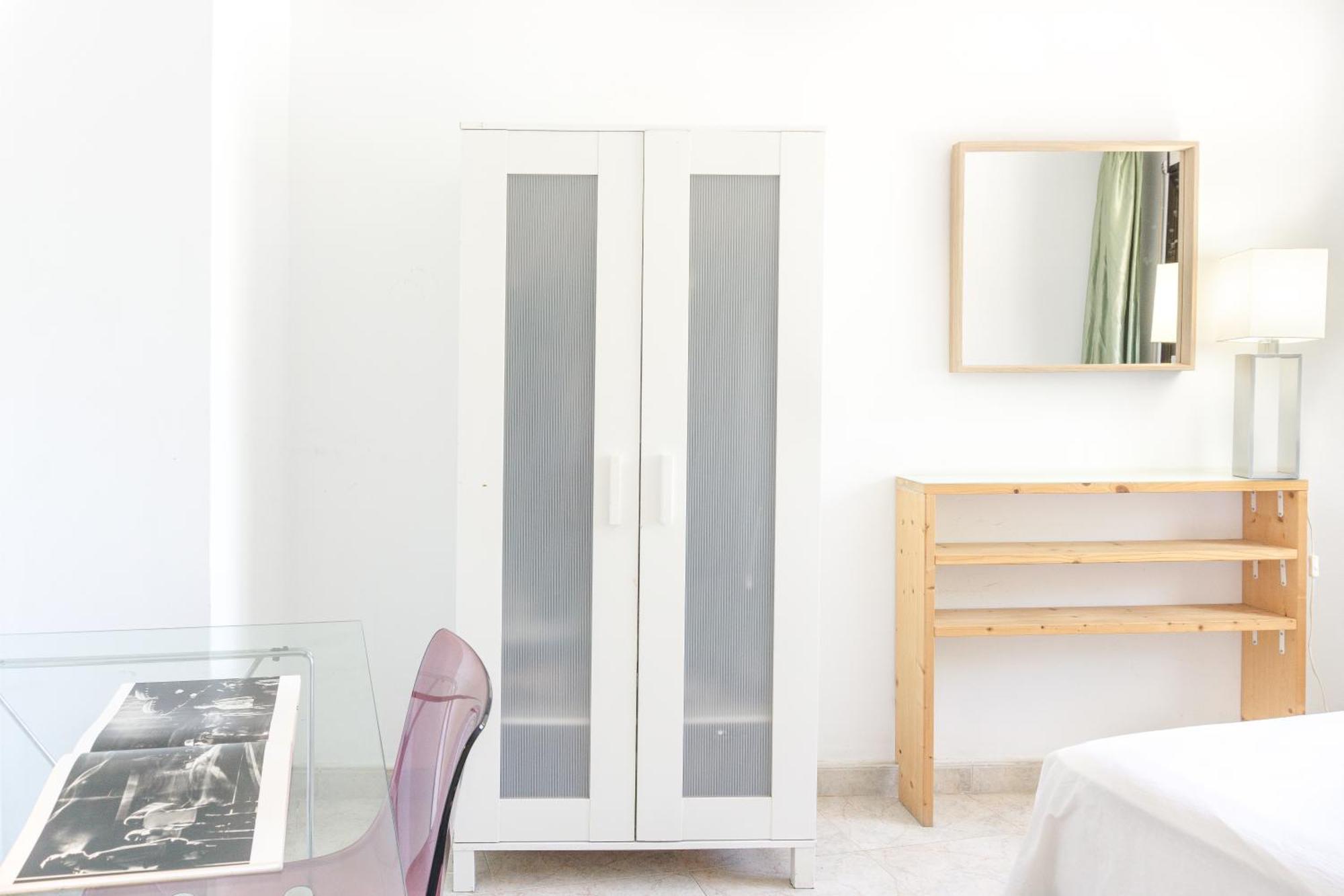 Charming Rooms In Shared Apartment Near Camp Nou Barcelona Exterior photo