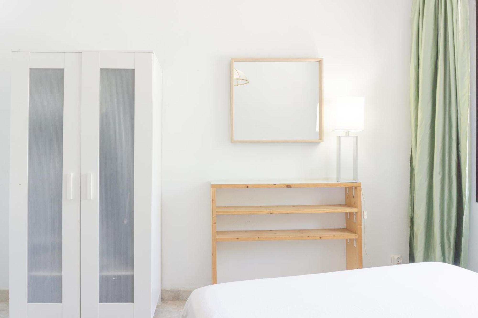 Charming Rooms In Shared Apartment Near Camp Nou Barcelona Exterior photo